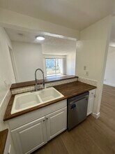 21801 Roscoe Blvd, Unit 236 in Canoga Park, CA - Foto de edificio - Building Photo