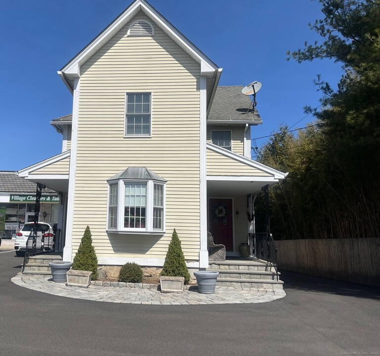56 East Ave in New Canaan, CT - Foto de edificio
