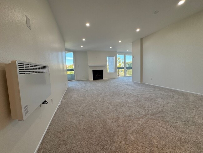 28121 Highridge Rd in Rolling Hills Estates, CA - Building Photo - Building Photo