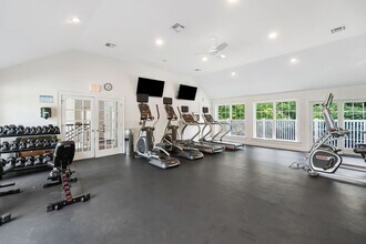 223 Weaver St in Greenwich, CT - Building Photo - Building Photo