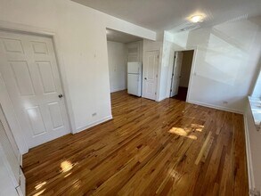 2360 W Dickens Ave in Chicago, IL - Building Photo - Building Photo