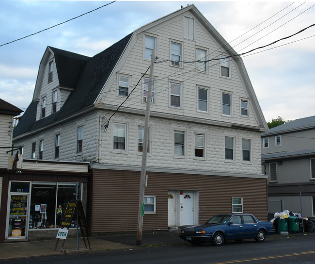 1215 Milton Ave in Syracuse, NY - Building Photo - Building Photo