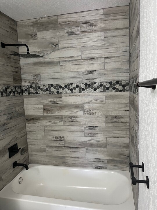 4001 Yellowstone Blvd, Unit One-Bedroom in Houston, TX - Foto de edificio