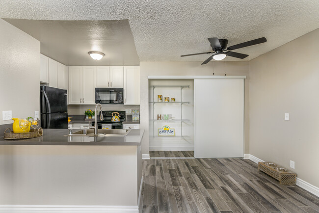 The Springs Apartments in Lancaster, CA - Foto de edificio - Interior Photo