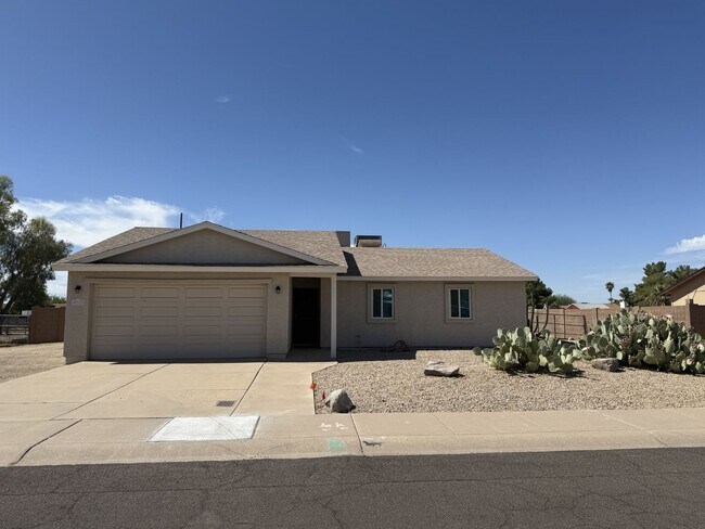 6117 W Monte Cristo Ave in Glendale, AZ - Foto de edificio - Building Photo