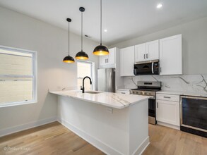 2142 N Maplewood Ave in Chicago, IL - Building Photo - Building Photo