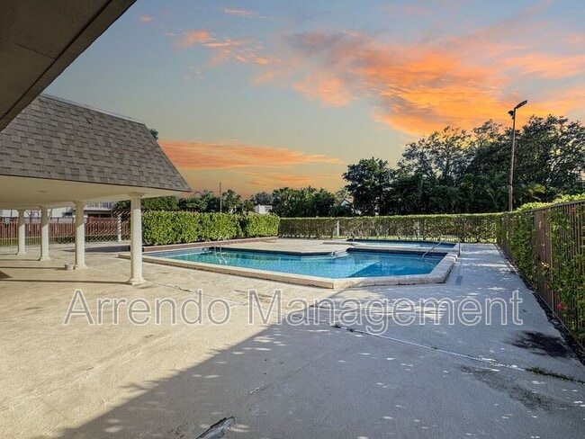 8601 SW 94th St in Miami, FL - Building Photo - Building Photo