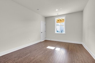 6 Augustus Dr in Middletown, NJ - Building Photo - Building Photo