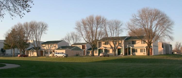 Valley Park Apartments in Yankton, SD - Building Photo