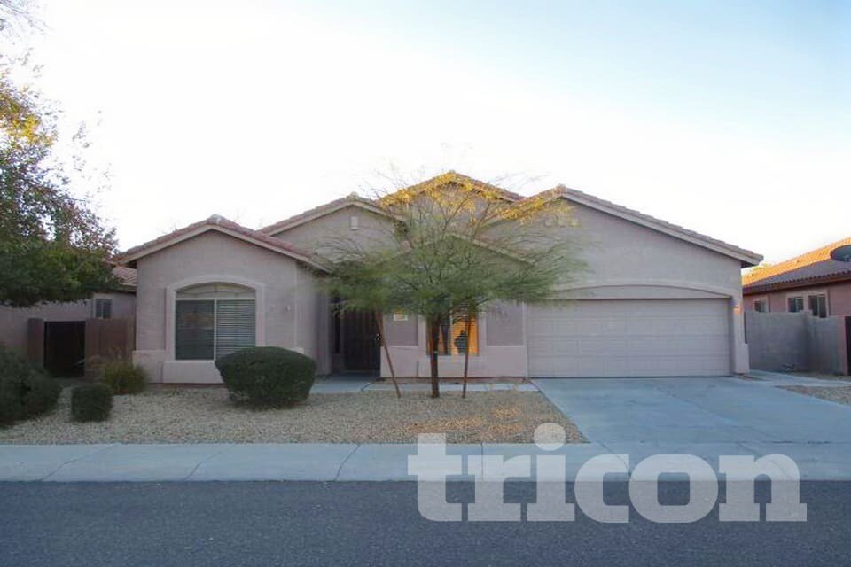 7251 W Paradise Ln in Peoria, AZ - Foto de edificio