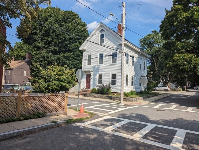 8 1/2-82 Russia St in Newburyport, MA - Building Photo - Building Photo