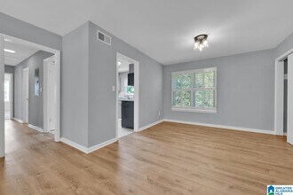 2060 Montreat Dr in Vestavia Hills, AL - Building Photo - Building Photo