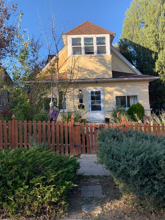 528 W Monument St in Colorado Springs, CO - Building Photo