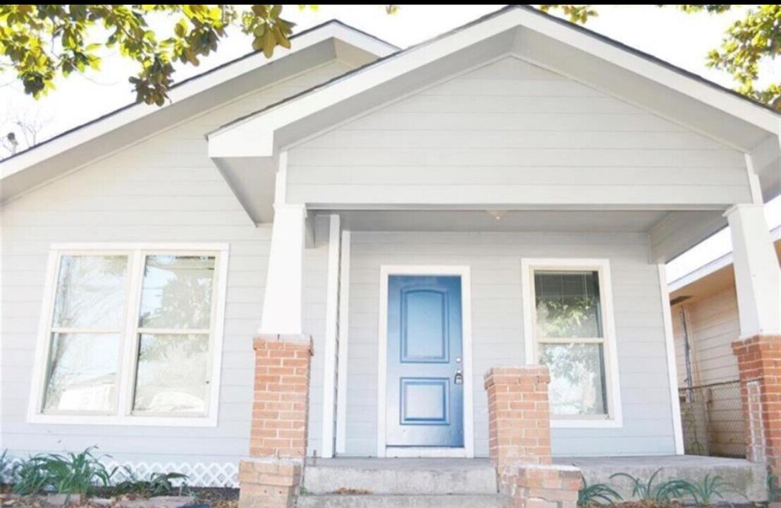 7706 Canal St in Houston, TX - Building Photo