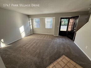 1747 Park Village Dr in Columbus, OH - Building Photo - Building Photo
