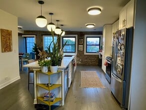1371 N Milwaukee Ave in Chicago, IL - Building Photo - Building Photo