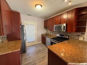 2452 W Ardmore Ave in Chicago, IL - Building Photo - Building Photo