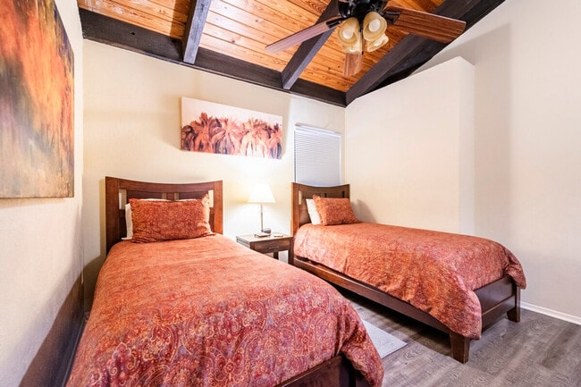 2305 Trailside Dr in Austin, TX - Building Photo - Building Photo