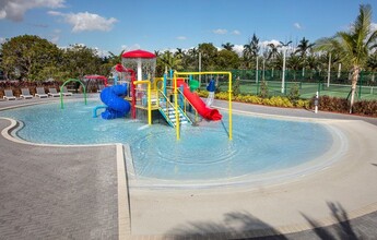 10431 NW 82nd St, Unit 1 in Doral, FL - Foto de edificio - Building Photo