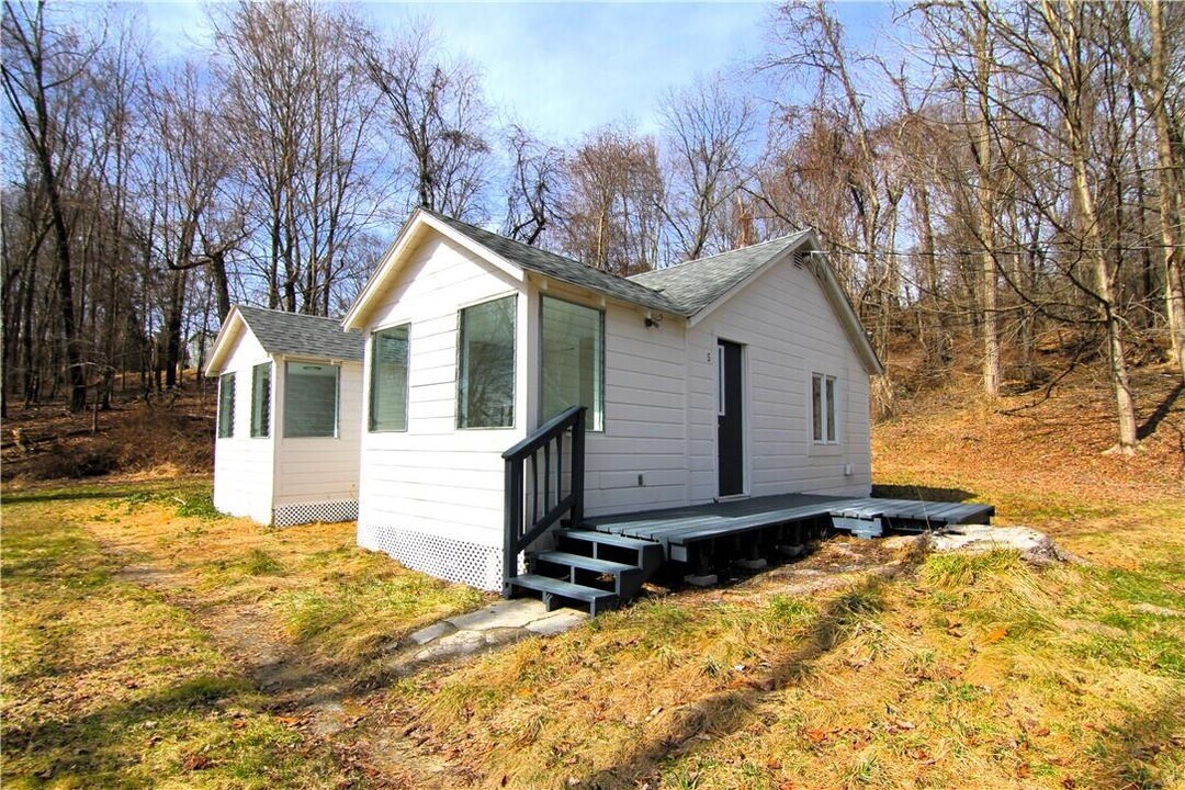 71 Miller Rd in Hopewell Junction, NY - Building Photo