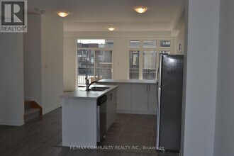 809 CONLIN RD Rd in Oshawa, ON - Building Photo - Building Photo