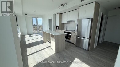 1007 The Queensway in Toronto, ON - Building Photo - Building Photo
