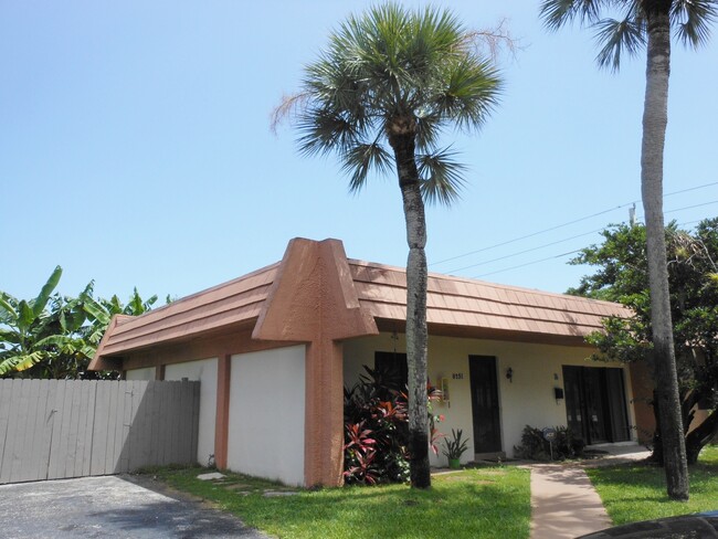 8251 SW 128 St in Pinecrest, FL - Building Photo - Building Photo