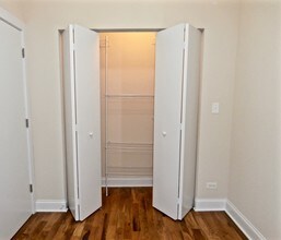 2612 W Augusta Blvd, Unit 2R in Chicago, IL - Foto de edificio - Building Photo