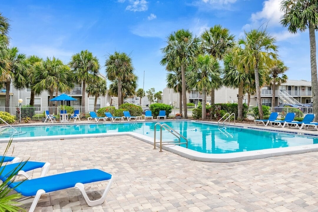 12th & Beach Apartments in Daytona Beach, FL - Foto de edificio