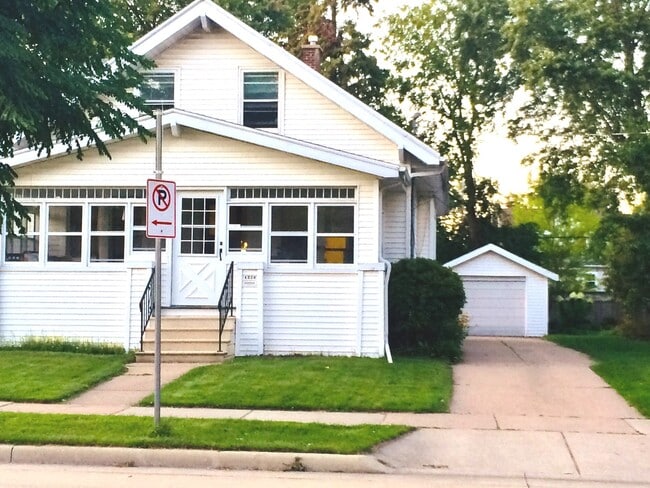 1220 W Packard St, Unit Lower Unit in Appleton, WI - Building Photo - Building Photo