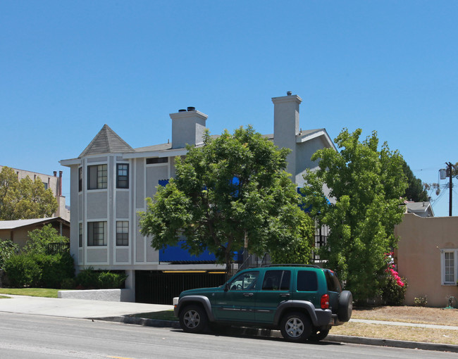 606 E Angeleno Ave in Burbank, CA - Foto de edificio - Building Photo