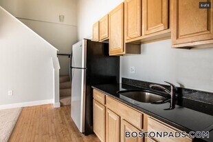 26 Portland St, Unit 210 in Worcester, MA - Building Photo