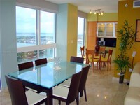 6365 Collins Ave, Unit 3407 in Miami, FL - Foto de edificio - Building Photo