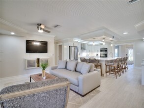 175 6th St in Bonita Springs, FL - Foto de edificio - Building Photo