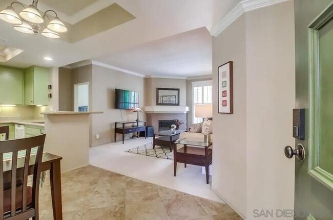 2020 Camino de la Reina, Unit 206 in San Diego, CA - Building Photo - Building Photo