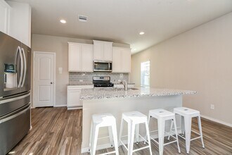 16868 Pink Wintergreen Dr in Conroe, TX - Foto de edificio - Building Photo