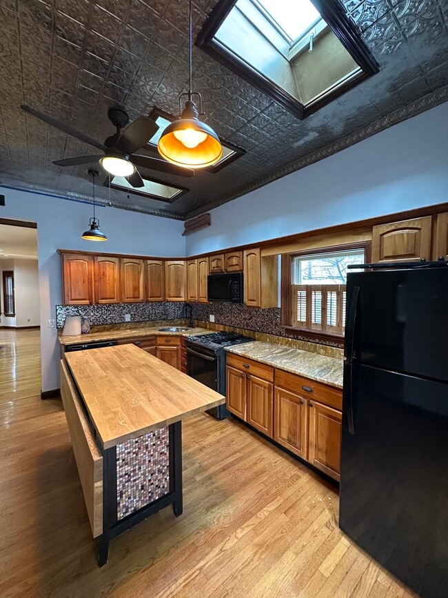 18 Spring Garden St, Unit 1 in Boston, MA - Building Photo - Building Photo