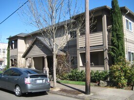 1677 NW Jackson Ave, Unit 1677 in Corvallis, OR - Building Photo
