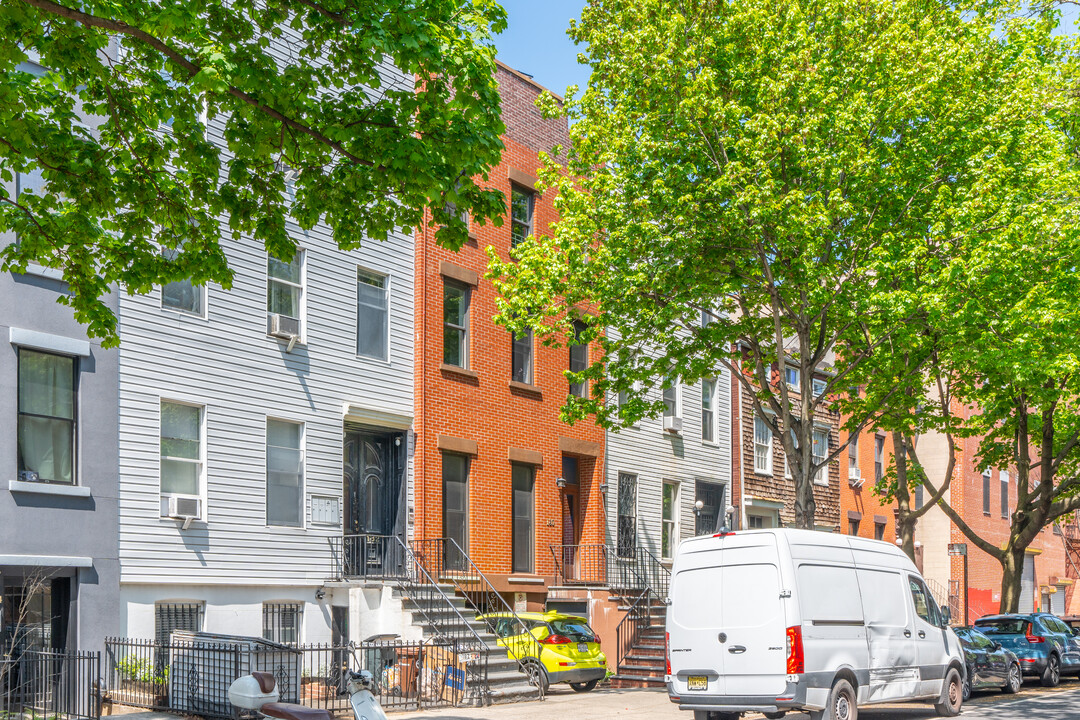 180 Carlton Avenue in Brooklyn, NY - Foto de edificio