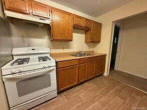 687 Jersey Ave in Greenwood Lake, NY - Building Photo - Building Photo