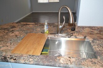 5302 E Van Buren St, Unit 1043 in Phoenix, AZ - Building Photo - Building Photo