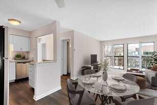 Bloomfield Place in Bloomfield Hills, MI - Building Photo