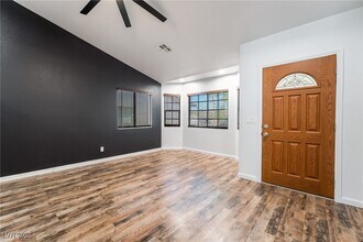 325 Waterwheel Falls Dr in Henderson, NV - Building Photo - Building Photo