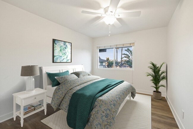 The Waterfront in Newport Beach, CA - Foto de edificio - Building Photo