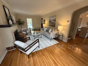 1090 16th Ave SE in Minneapolis, MN - Building Photo - Building Photo