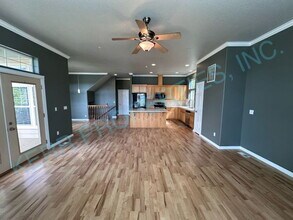 512 SE Espinosa St in Estacada, OR - Foto de edificio - Building Photo