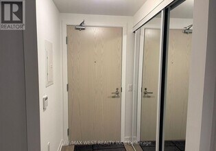 55 Cooper St in Toronto, ON - Building Photo - Building Photo