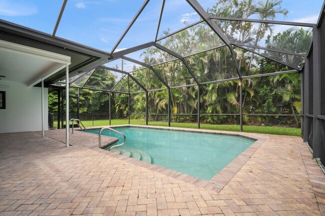 192 Palm View Dr in Naples, FL - Building Photo - Building Photo