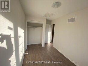 251 Danzatore Path in Oshawa, ON - Building Photo - Building Photo