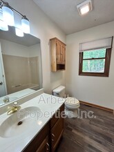 1045 Surmont Ct in Kingsport, TN - Building Photo - Building Photo